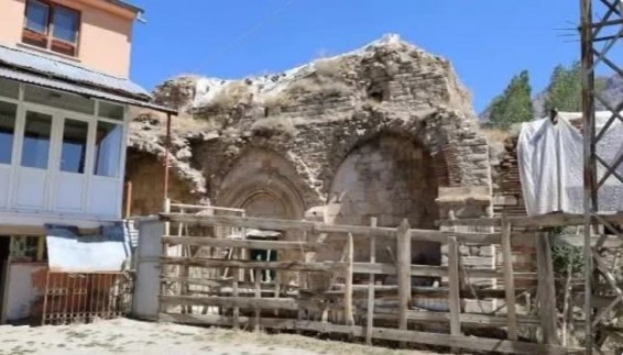 Жители района Верхний Бакрачлы города Ван требуют от властей спасти Варагаванк от окончательного обрушения