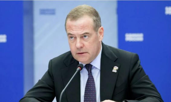 Медведев: США должны прекратить попытки ослабления России
