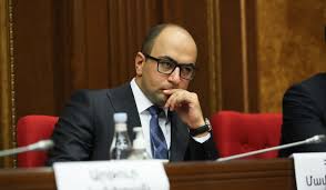 ՀՀԿ-ի և նրա պատգամավորական խմբակցության վրա որևէ մեկը ժամկետներ դնել չի կարող. Մամիջանյանը՝ Սաղաթելյանի հայտարարության մասին
