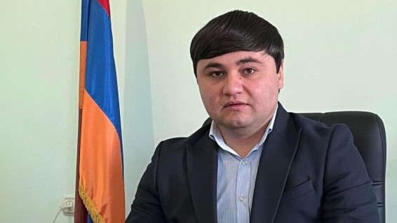 Իրավապահները խուզարկել են Մերձավանի նախկին ղեկավար Մհեր Ախտոյանի հայրական տունը (տեսանյութ)