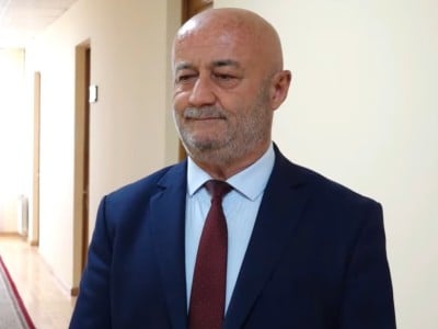«Իրավունք». Ինչու Հովիկ Աղազարյանը չի միանում իմպիչմենտի գործընթացին