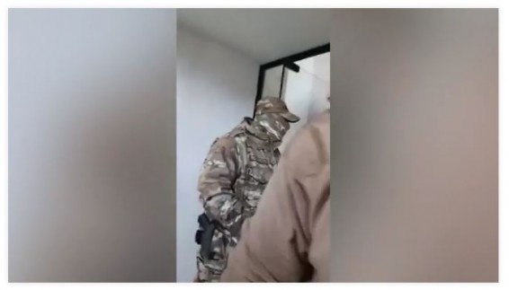 Силовики ворвались в мэрию Гюмри, возможна попытка задержания мэра - видео