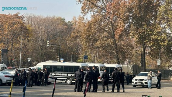 Բողոքի ակցիային ընդառաջ ոստիկաններ են բերվել դատախազության մոտ