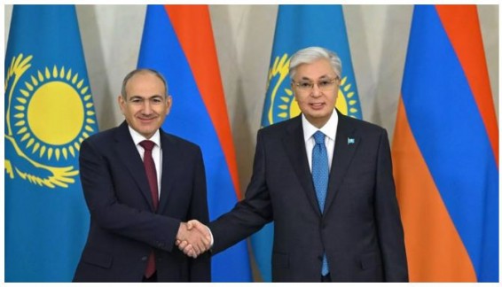 Пашинян и Токаев провели переговоры в Астане
