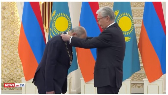 Президент Казахстана наградил Пашиняна Орденом «Алтын Қыран»