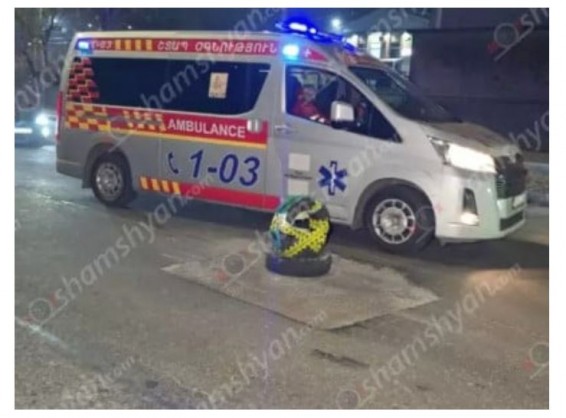 В Ереване более 15 автомобилей оказались в яме, вырытой властями города