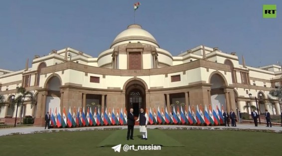 Путин и Моди начали переговоры в Дели