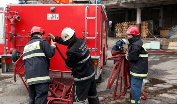 Երևանի Թումանյան փողոցի շենքերից մեկում հրդեհ է բռնկվել