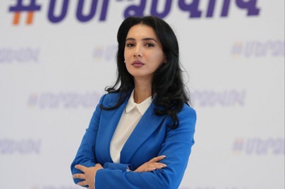 Փոքրիկ խմբակը կրկին ստում է. Մոսկվայի հայկական մշակութային կենտրոնի պատին փակցված Սամվել Կարապետյանի նկարը ներկայացրել են որպես եկեղեցու պատին փակցված նկար. խոսնակ