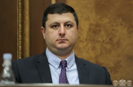 Ե՛վ Փաշինյանը, և´ Ալիևը նույն բանն են ուզում, ուղղակի Նիկոլն իր դեմքը փրկելու համար փորձում է Սահմանադրության փոփոխությունը որպես երկրի ներքին պահանջ ներկայացնել. Աբրահամյան