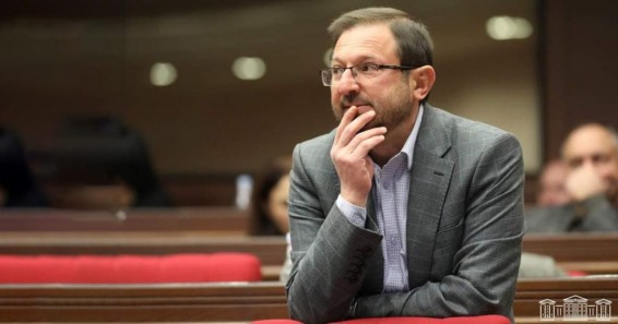 ՊՆ-ն որոշել է, որ օրենք խախտելով ավելի լավ է քար լռություն պահել, քան փորձել բացատրել ու մեկնաբանել Փաշինյանի անպատասխանատու, բանակն արատավորող հայտարարությունները. Գեղամ Մանուկյան