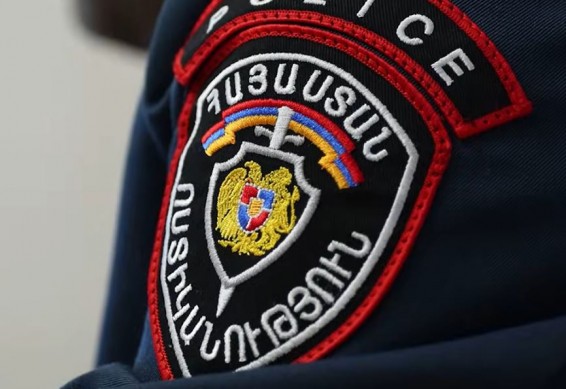 Экс-сотрудника полиции Армении обвиняют в посредничестве во взяточничестве на тысячи долларов