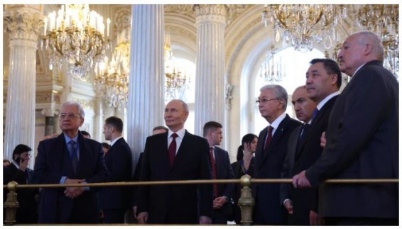 Путин пошутил о любви англичан пограбить