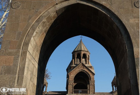АНК призывает принять участие в последней воскресной литургии этого года в Эчмиадзине