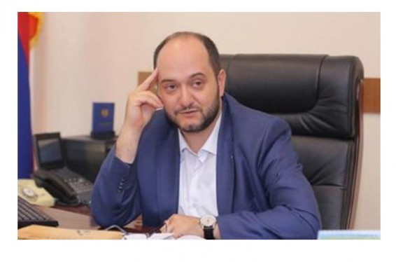 «Иравунк»: Пашинян отчитал руководителя своего аппарата за срыв операции кампании против церкви