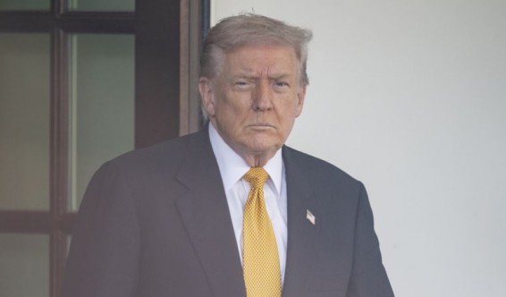 Трамп заявил, что был рассержен ударом ВСУ по резиденции президента России