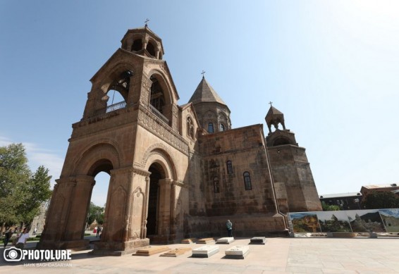 Армянской Aпостольской церкви в Армении доверяют вдвое больше, чем властям - соцопрос