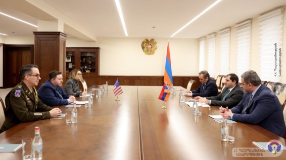 ՀՀ պաշտպանության նախարարն ու ԱՄՆ դեսպանության գործերի ժամանակավոր հավատարմատարը քննարկել են տարածաշրջանային անվտանգությանն առնչվող հարցեր