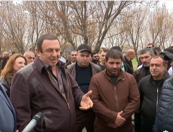 Գագիկ Ծառուկյանի հետ հանդիպմանը արմավիրցիները բարձրաձայնել են սոցիալական ու գյուղատնտեսական խնդիրների մասին (Տեսանյութ)