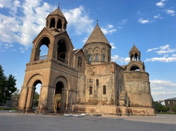 Այսօր ավագ երկուշաբթին է