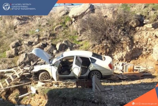 Ավտոմեքենան դուրս է եկել երթևեկելի գոտուց և հայտնվել ձորակում