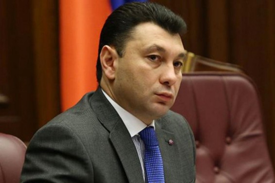 Փաշինյա՛ն, բա որ Արցախը մերը չի եղել, ինչո՞ւ 5000 լույսի կտոր տղաներին զոհեցիր, ինչո՞ւ էիր որդուդ Արցախ ծառայության ճանապարհում. Շարմազանով