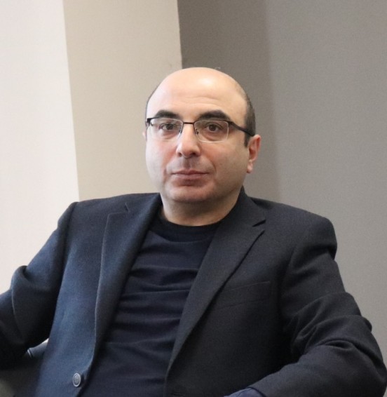 Նա ամենավտանգավոր ու ամենակեղտոտ բաներն է ասում, կեղծում ու վիրավորում է մեր ժողովրդի ընթացիկ պատմությունը. Վահե Հովհաննիսյան
