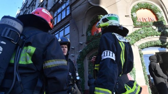 Более тысячи человек эвакуированы из московского ЦУМа