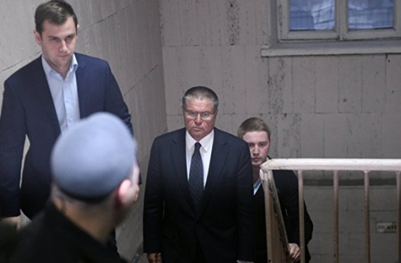 Դատարանը Ուլյուկաևին արգելել է դուրս գալ տանից և շփվել մամուլի ներկայացուցիչների հետ