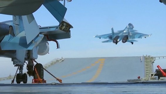 СМИ узнали о трех возможных причинах падения Су-33 с «Адмирала Кузнецова»