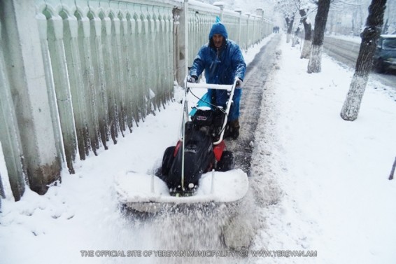 Ձնամաքրման աշխատանքները տեղափոխվել են բակեր, միջբակային տարածքներ, մայթեր ու աստիճանային հարթակներ