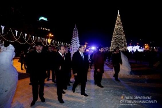 Տարոն Մարգարյանը ծանոթացել է Ազատության հրապարակի տոնական ձևավորմանը