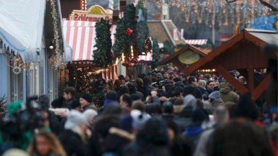 В Берлине полиция перекрыла движение у торгового центра
