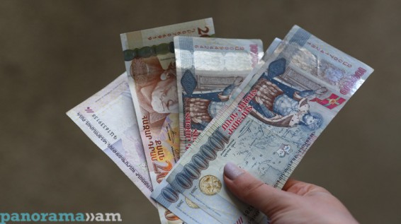 СНБ Армении по подозрению во взяточничестве задержала 2 высокопоставленных сотрудников Минтруда
