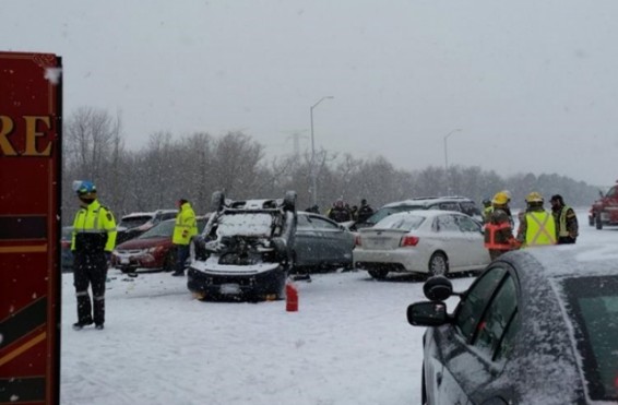 Կանադայում ավելի քան 100 ավտոմեքենաներ են բախվել ձյան առատ տեղումների հետևանքով