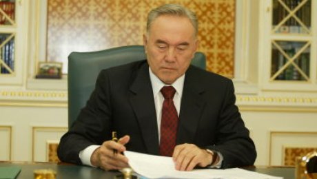 Назарбаев распорядился создать Рабочую группу по смене полномочий власти