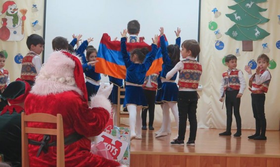 ԱՄՆ դեսպանատան ծովային հետևակայինները այցելել են Երևանի թիվ 141 գիշերօթիկ մսուրմանկապարտեզ