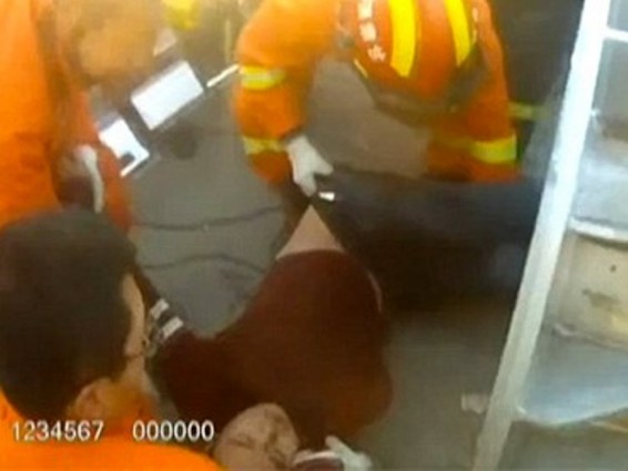 Հարբած չինացին արգելափակվել է լապտերի սյան մեջ