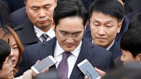 Суд в Южной Корее отказался арестовывать главу Samsung