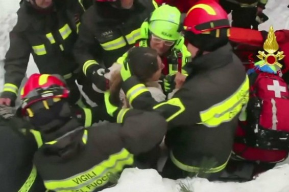 Ձնահոսքի տակ հայտնված իտալիական հյուրանոցում ևս մի քանի ողջ մնացածների են հայտնաբերել