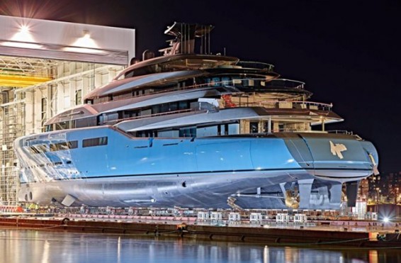 Բրիտանացի միլիարդատերը թենիսի խաղահրապարակով զբոսանավ է ստացել