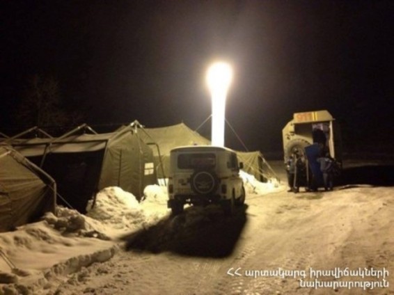 Երևան-Գորիս ավտոճանապարհին փրկարարները քաղաքացիներին տեղափոխել են ժամանանակավոր վրանային հենակետ