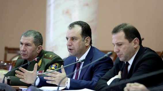 Глава Минобороны Армении: Наши демобилизованные ребята должны быть намного образованнее, чем призывники