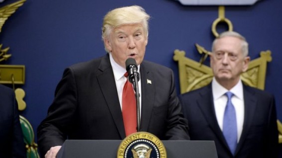 Трамп полностью остановил прием сирийских беженцев в США