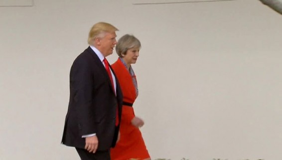 Первые международные переговоры Трамп провел с Терезой Мэй