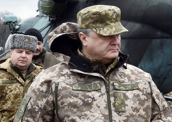 Порошенко экстренно созывает военный кабинет после обстрела Авдеевки