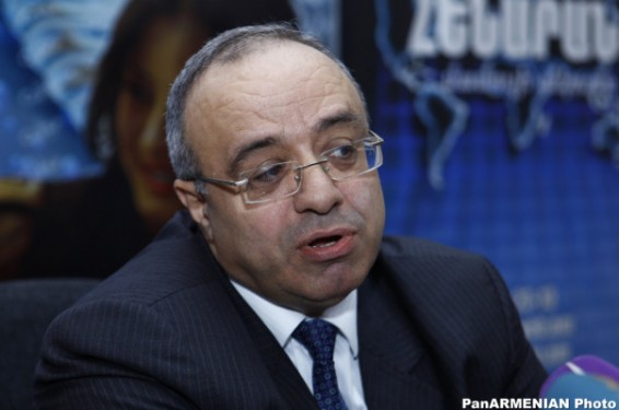 «Կաթիլ է ծովում». Սերգո Երիցյանը հայերեն կրթություն ստացած և հայերեն հաղորդակցվել չիմացող պատգամավորների մասին