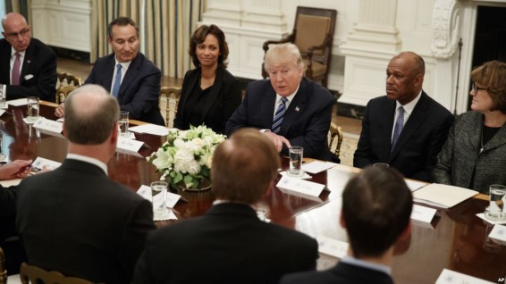 Трамп подверг критике Маккейна
