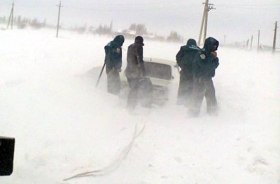 Ավտոմեքենաներն արգելափակվել են ձյան մեջ