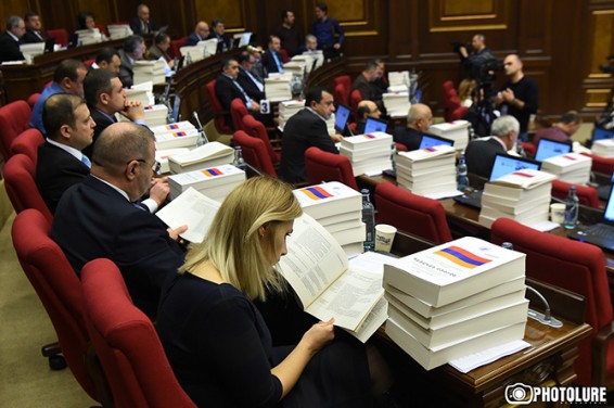 Правительство Армении отменило внеочередное заседание парламента